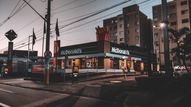 Boosting Trust: How Fast Food Brands Win with Value-Driven Ads
