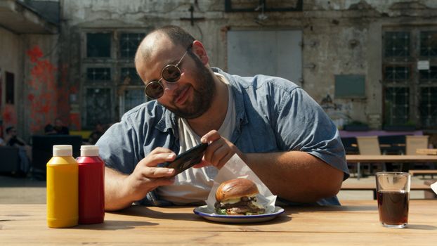 How Social Media Shapes Fast Food Choices: Trends & Impact